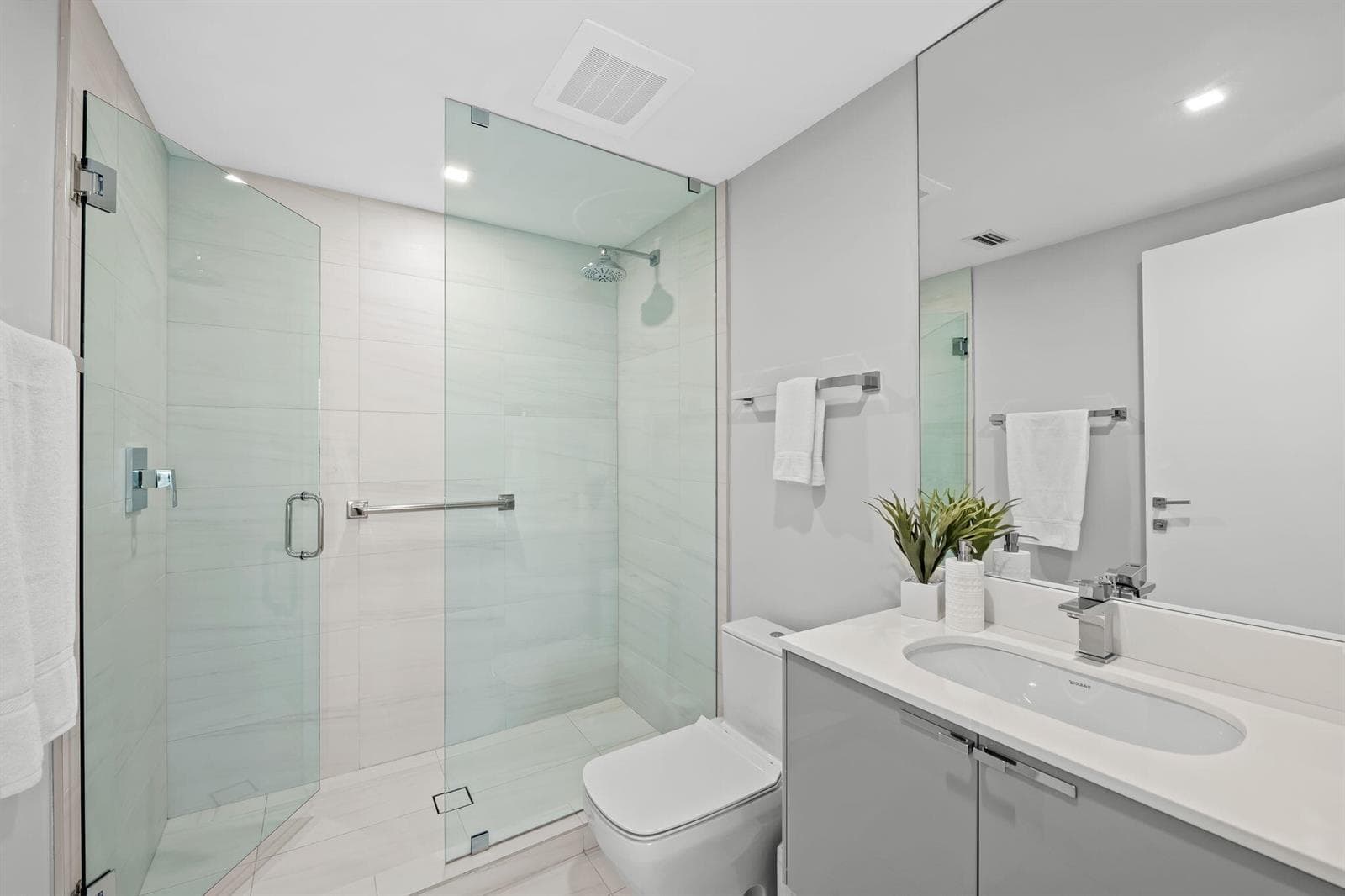 435 Bayshore Drive 302 photo 24