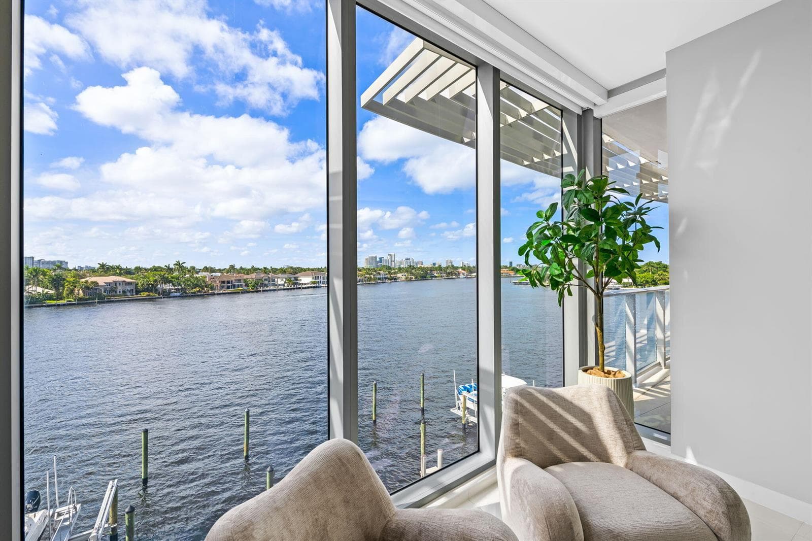 435 Bayshore Drive 302 photo 14