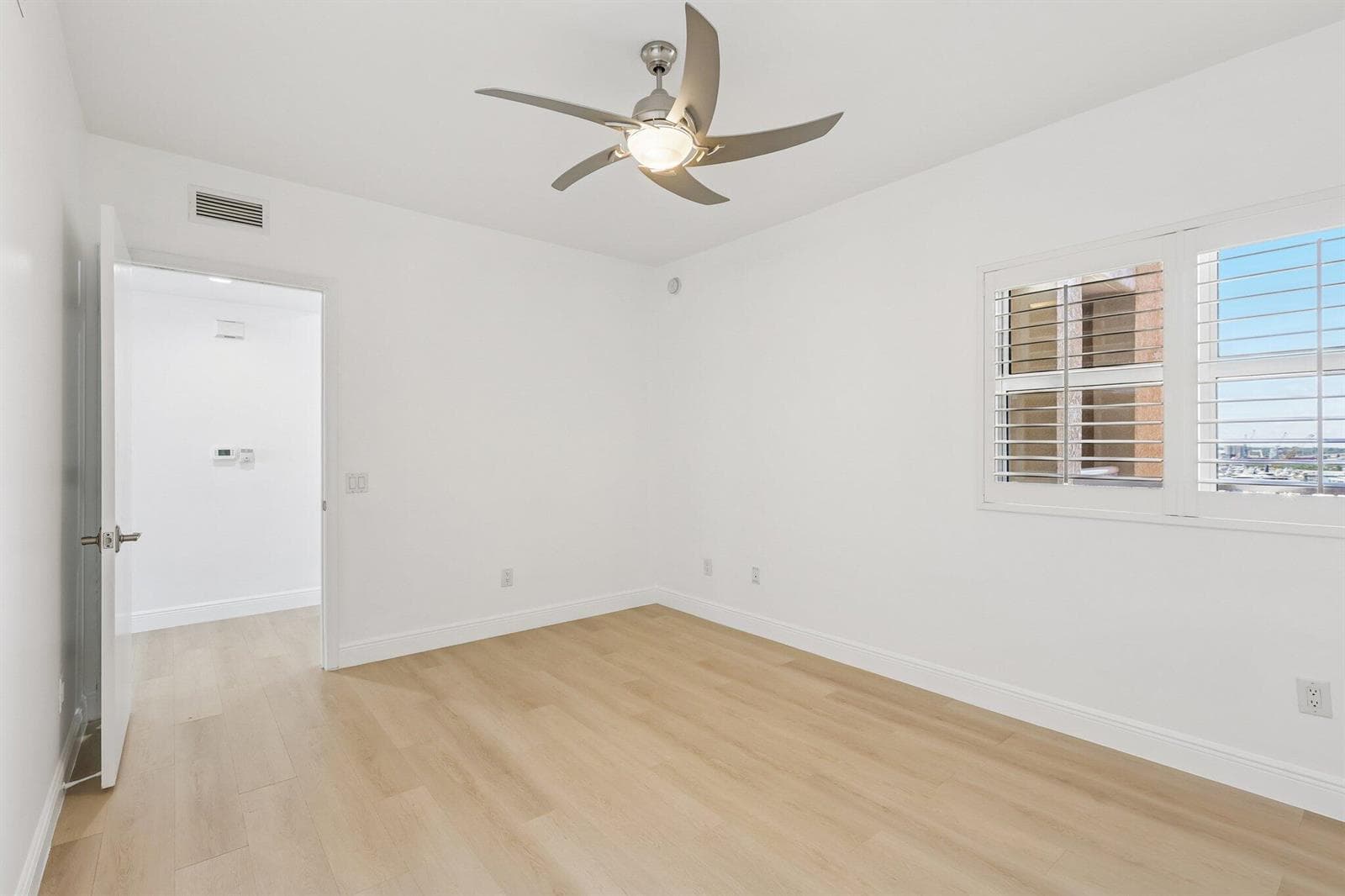 2650 Lake Shore Drive 1202 photo 12