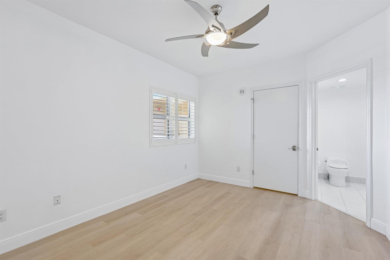 2650 Lake Shore Drive 1202 photo 9