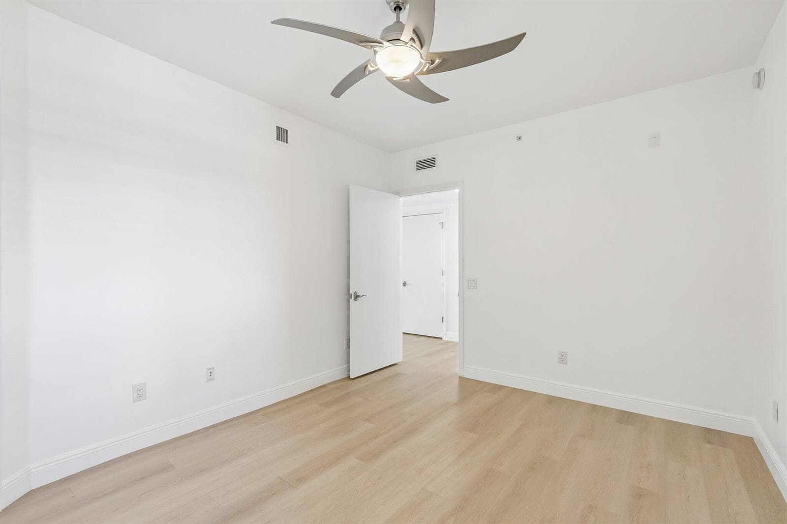 2650 Lake Shore Drive 1202 photo 11