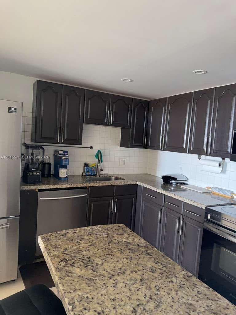 13499 Biscayne Blvd 906 photo 4
