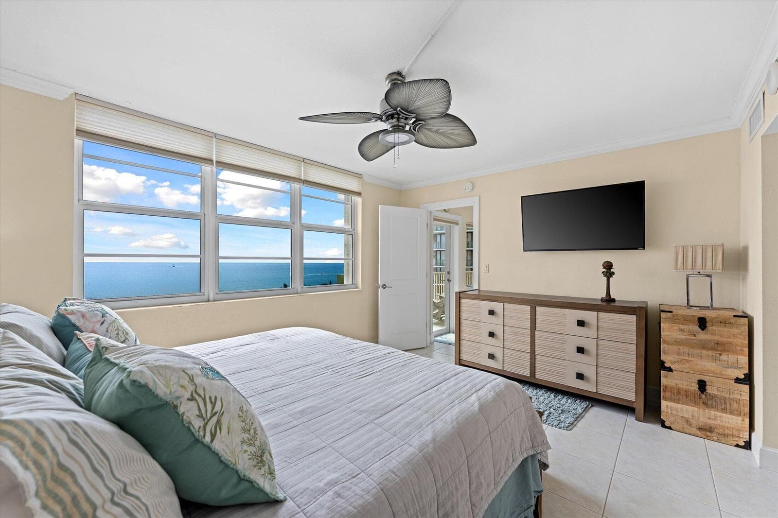 750 N Ocean Boulevard 710 photo 16