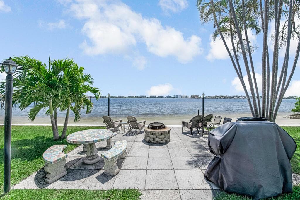 1430 S Lakeside Drive 22 photo 1