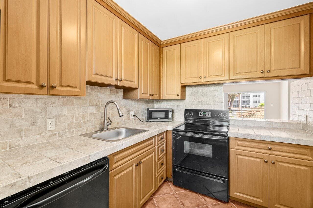 1430 S Lakeside Drive 22 photo 5