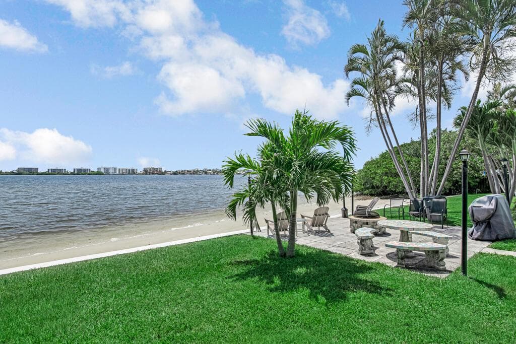 1430 S Lakeside Drive 22 photo 15