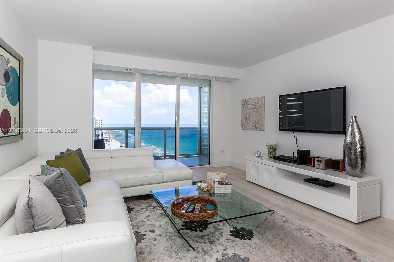 1830 Ocean Dr 3711 photo 3
