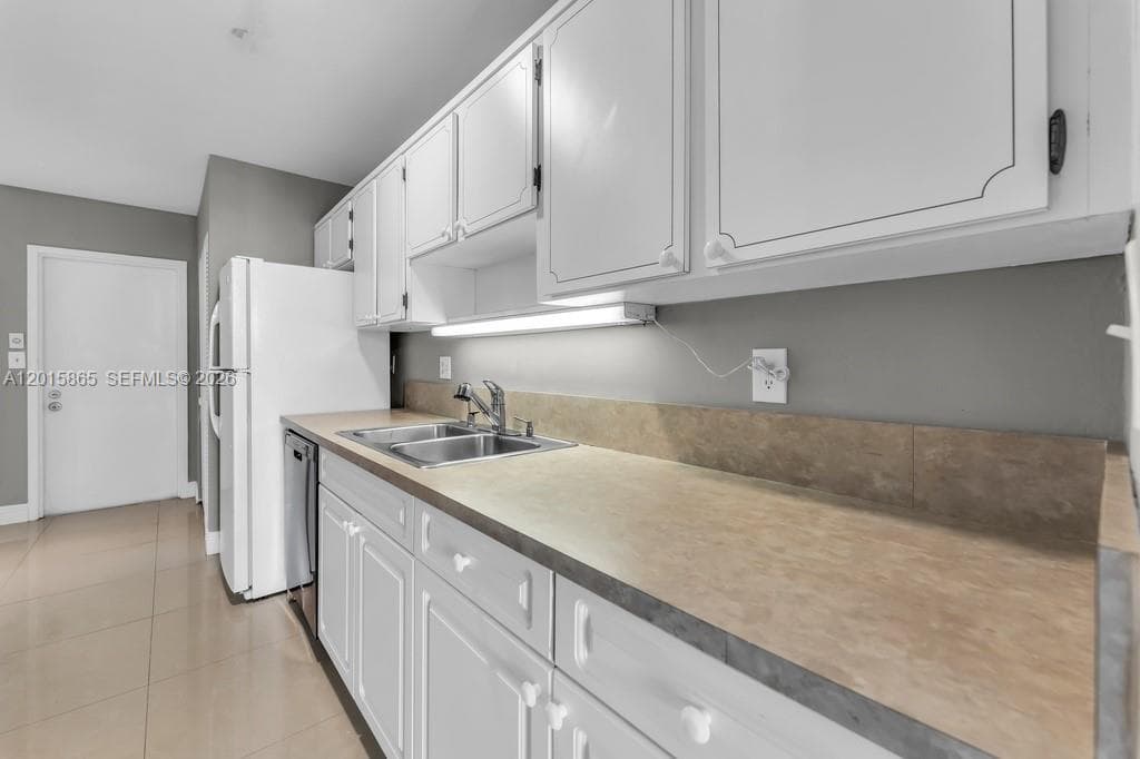 3100 NE 48th St 318 photo 18