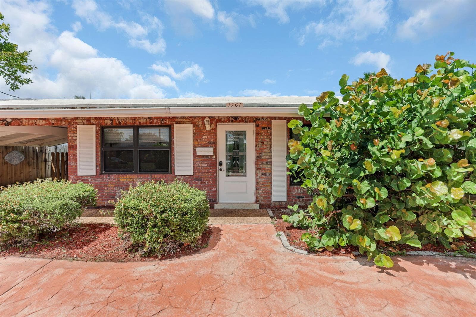 1701 NE 63rd Court photo 4