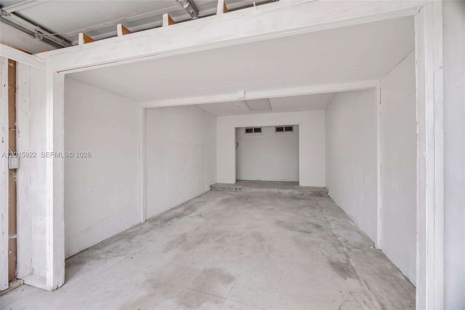 20013 Mona Cir photo 25