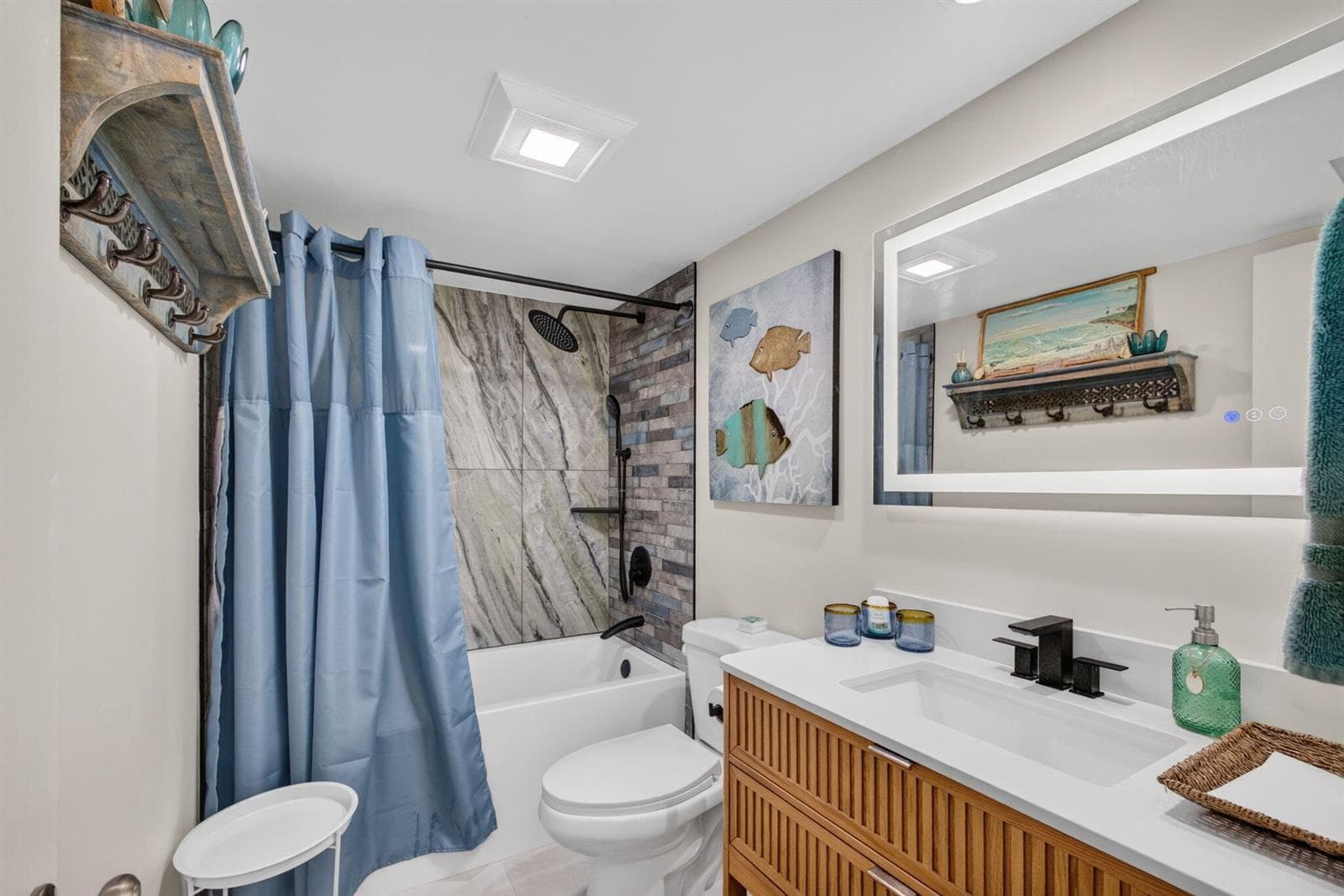 100 Paradise Harbour Boulevard 307 photo 3
