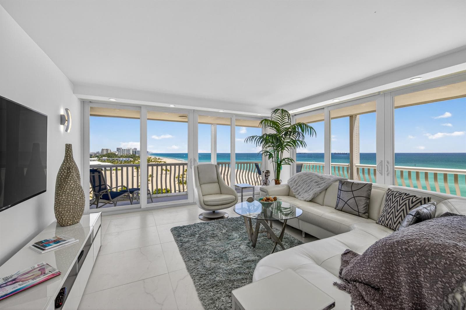 2200 S Ocean Lane 909 photo 25
