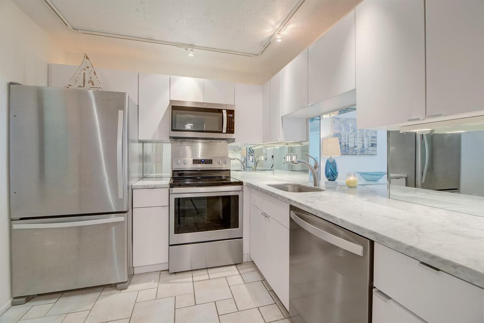 1160 N Federal Highway 215 photo 2