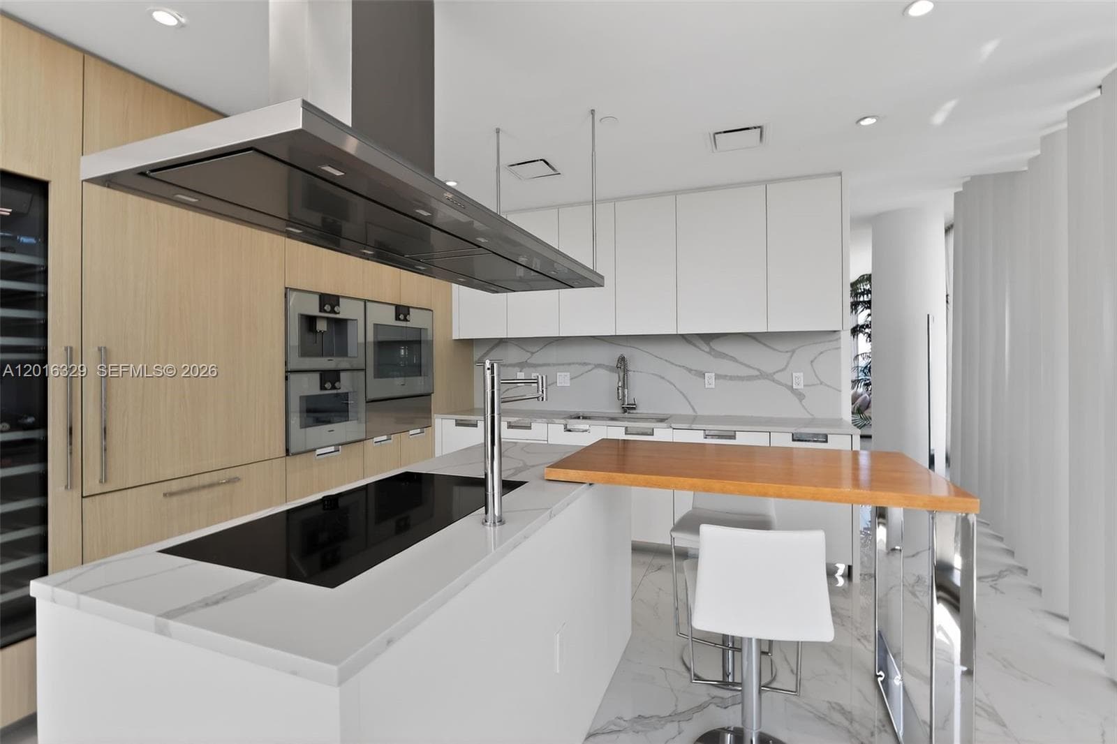 15701 Collins Ave 805 photo 2