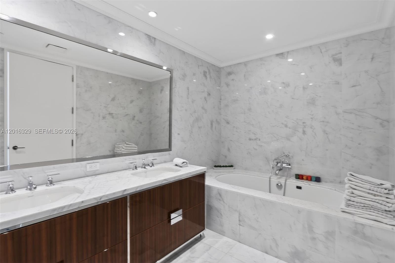 15701 Collins Ave 805 photo 10