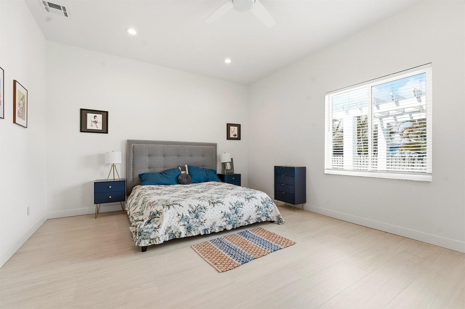 1123 Granada photo 22