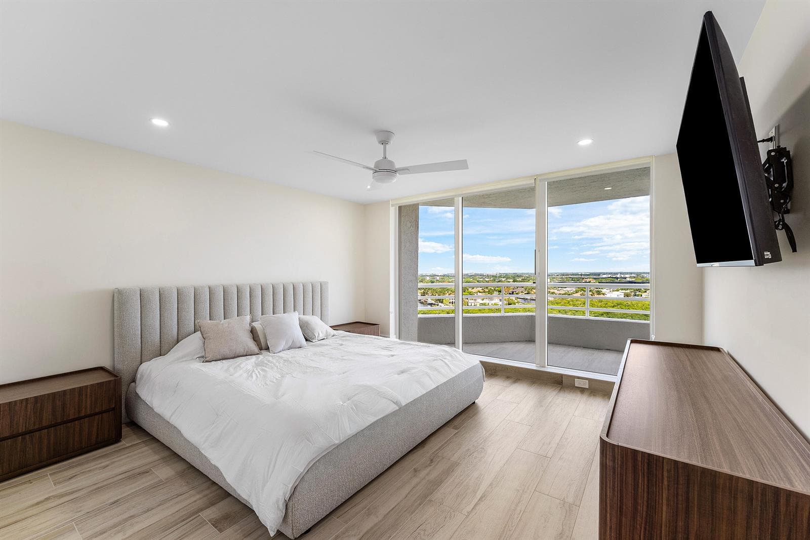 4201 N Ocean Boulevard 1407 photo 22