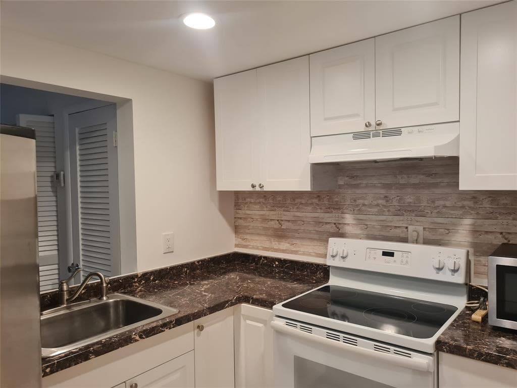 300 Golden Isles Drive 104 photo 7