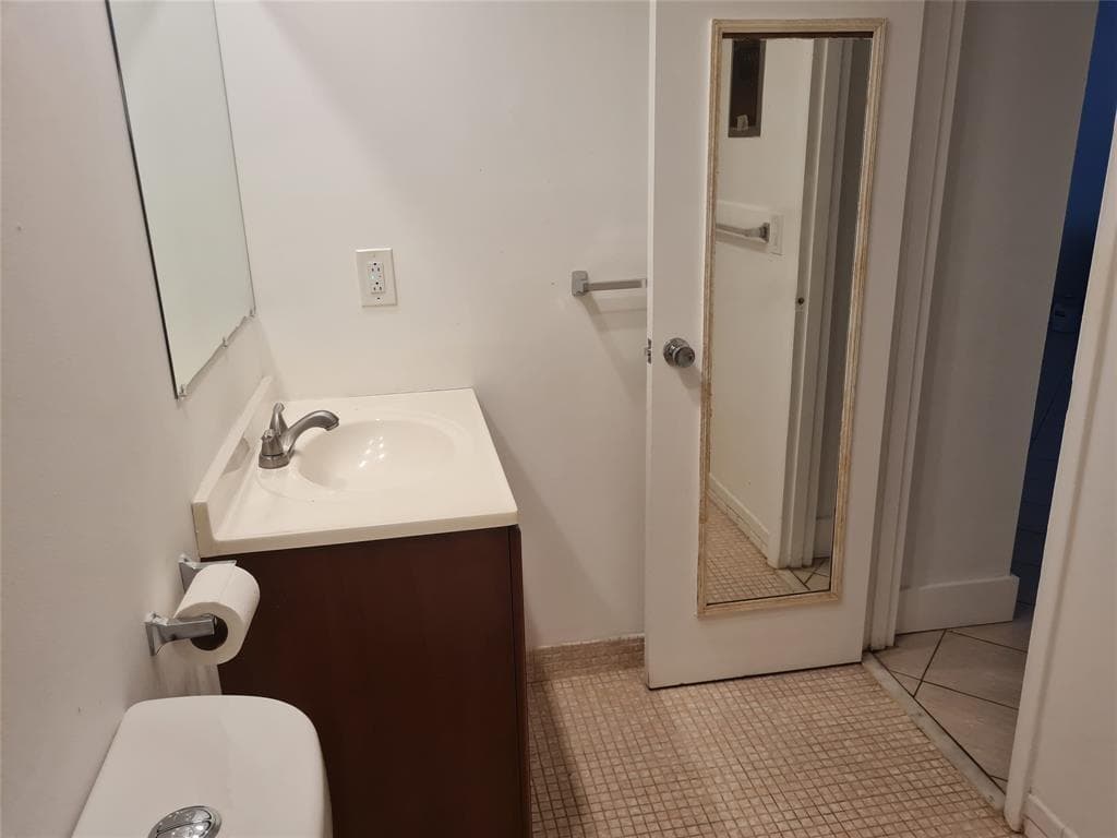 300 Golden Isles Drive 104 photo 14
