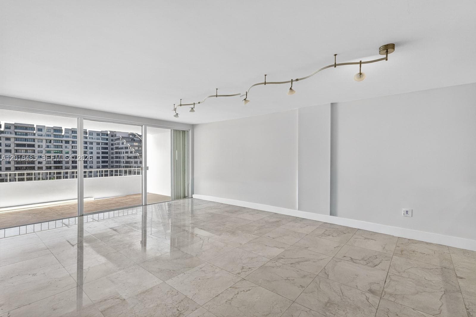 199 Ocean Lane Dr 811 photo 2
