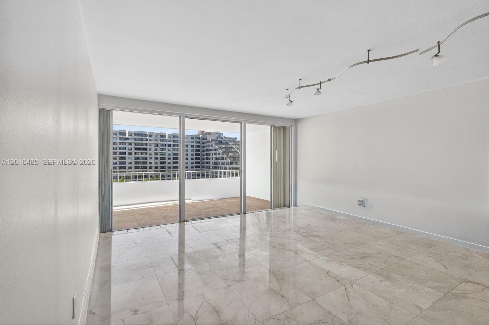 199 Ocean Lane Dr 811 photo 3