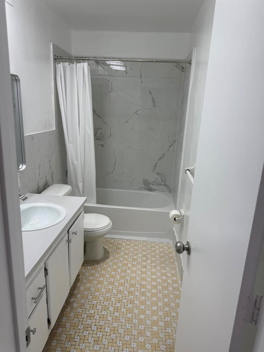 1400 NE 55th Street 206 photo 18
