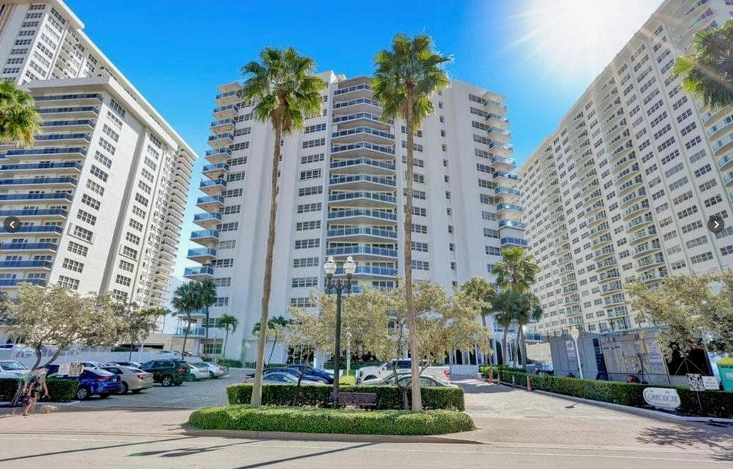 3430 Galt Ocean Drive 911 photo 1