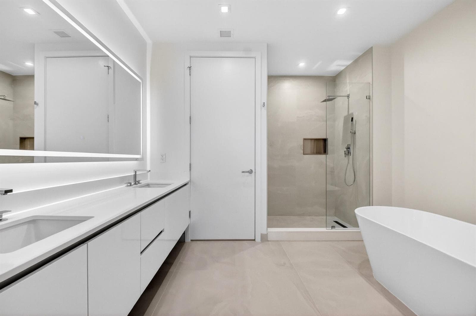 220 Lake Shore Drive 1808 photo 23