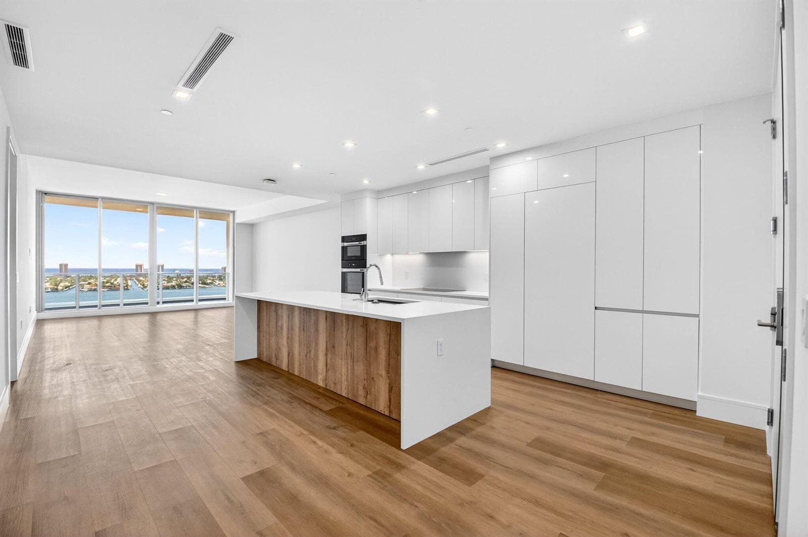 220 Lake Shore Drive 1808 photo 3