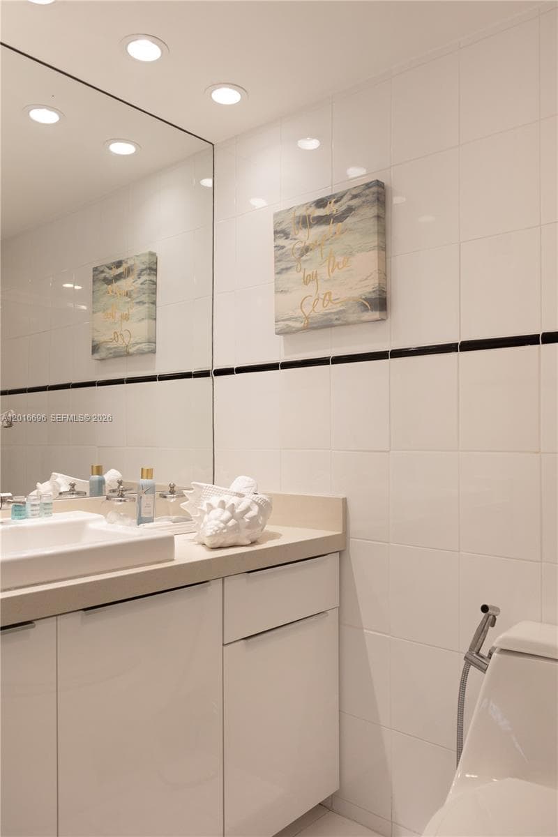 1817 S Ocean Dr 320 photo 14