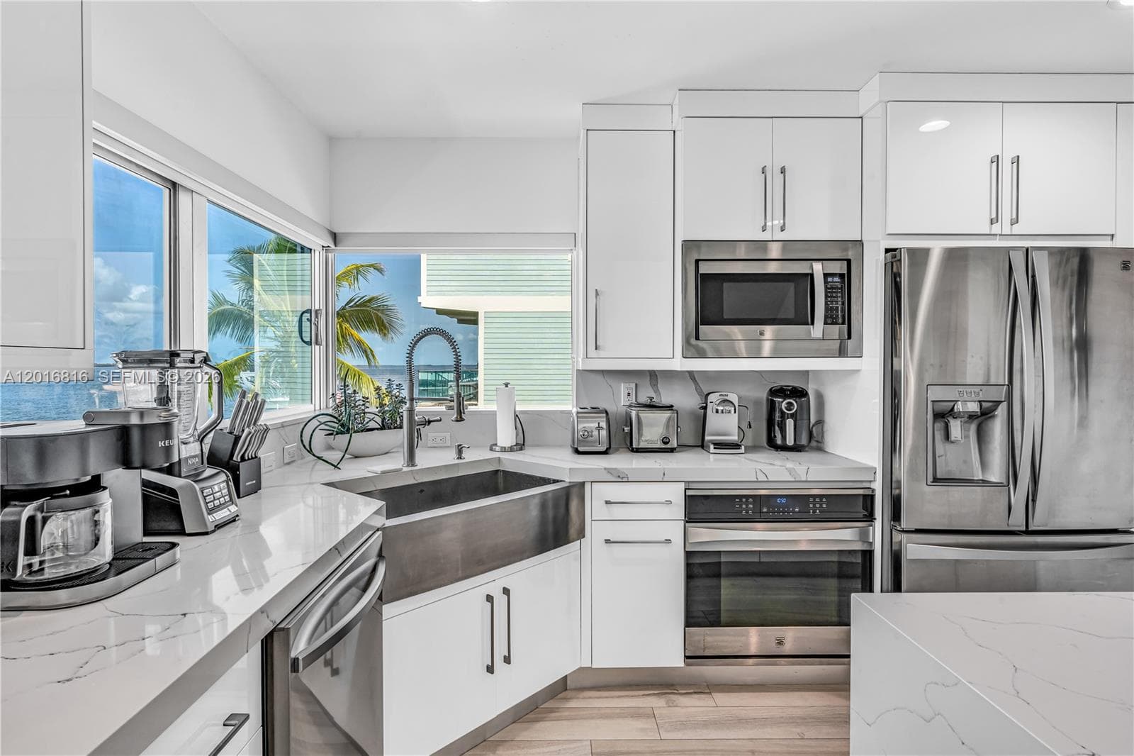 325 Calusa photo 5