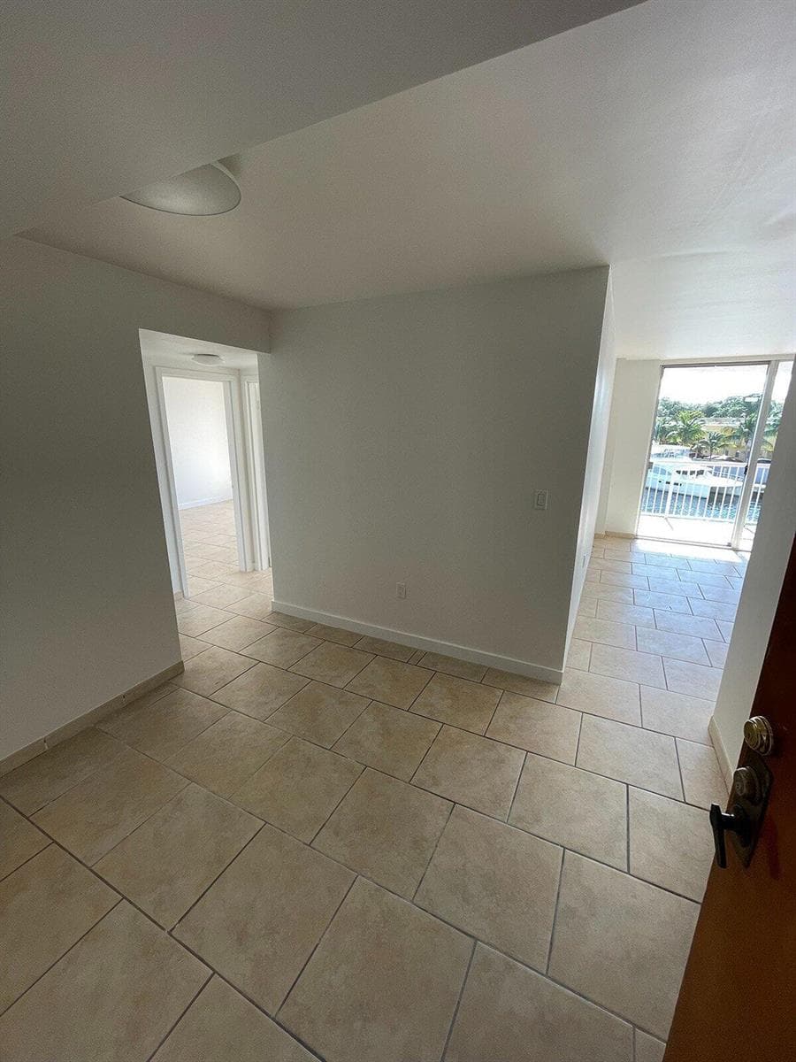 1800 NW 24th Avenue 309 photo 2