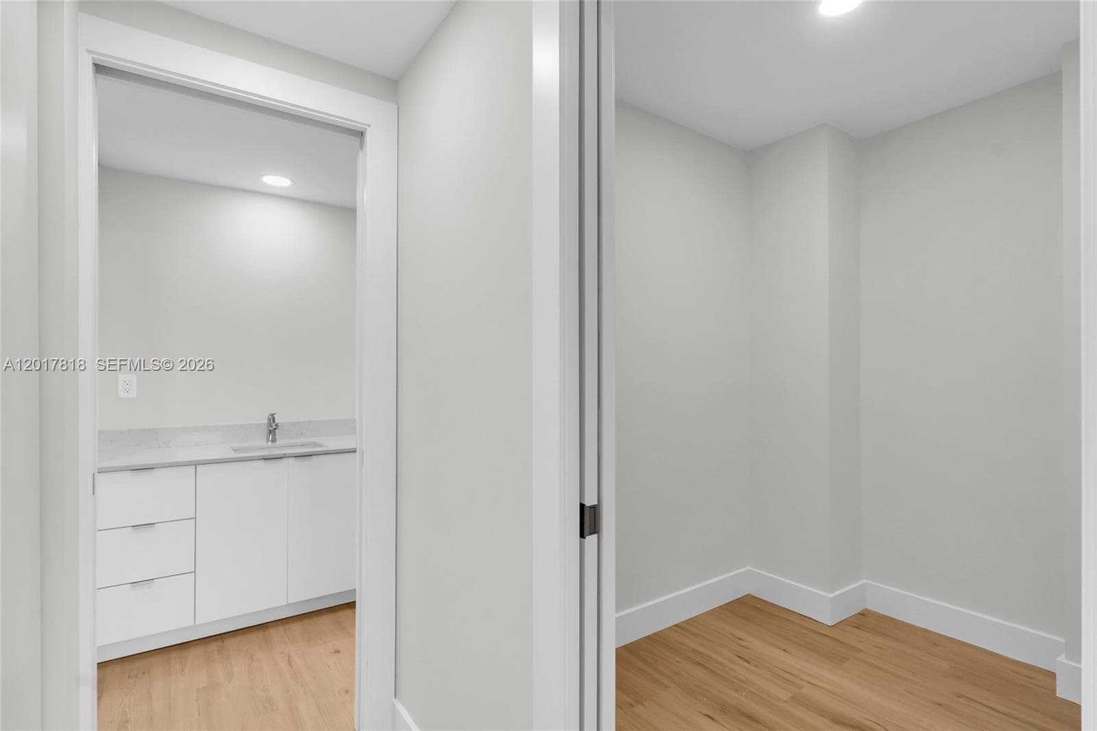 90 Edgewater Dr 525 photo 16