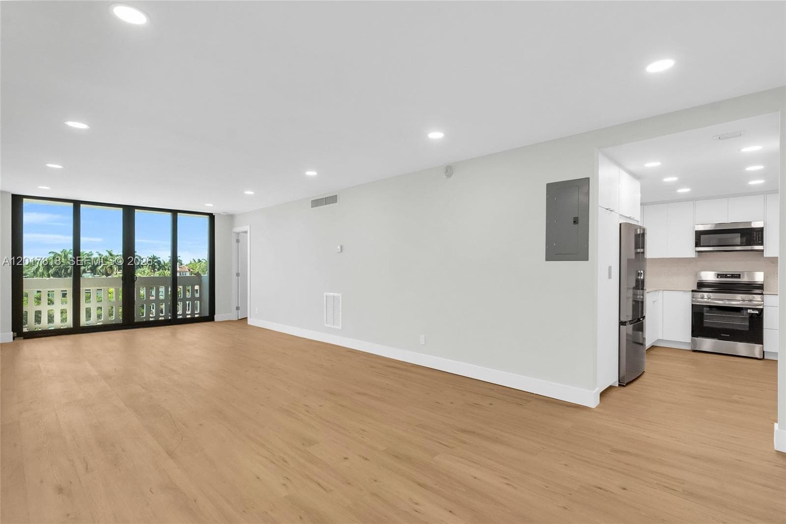 90 Edgewater Dr 525 photo 5