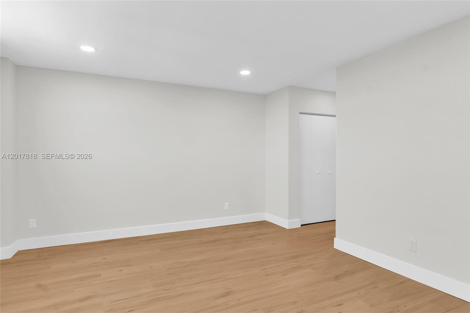 90 Edgewater Dr 525 photo 14