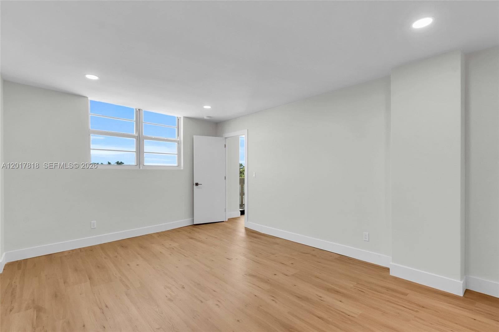90 Edgewater Dr 525 photo 15
