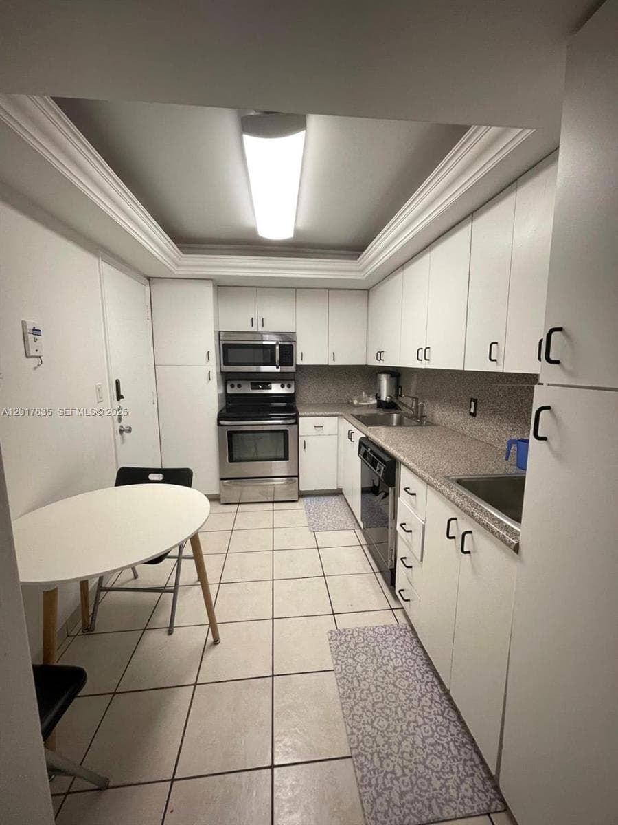 5005 Collins Ave 424 photo 16