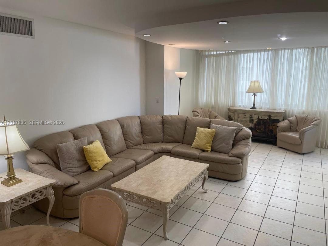 5005 Collins Ave 424 photo 1