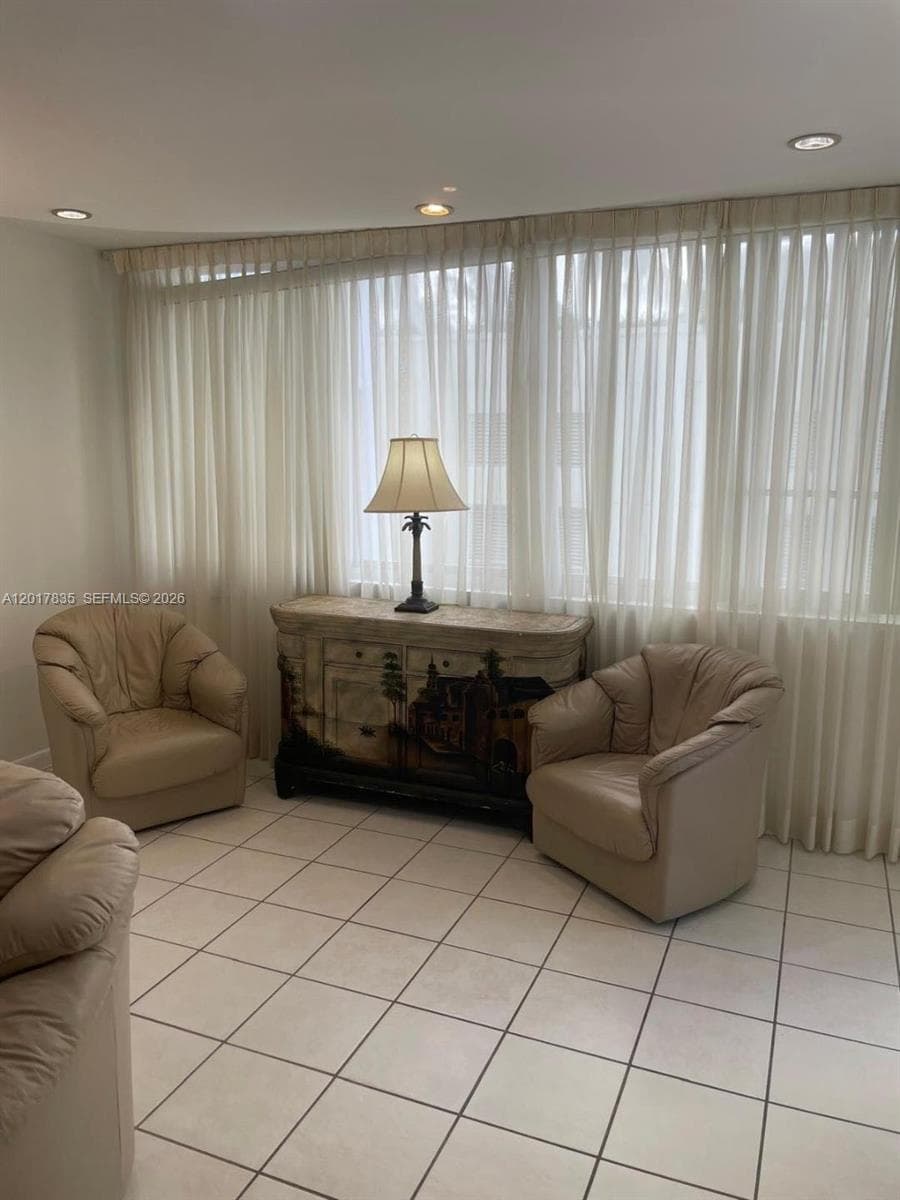 5005 Collins Ave 424 photo 5