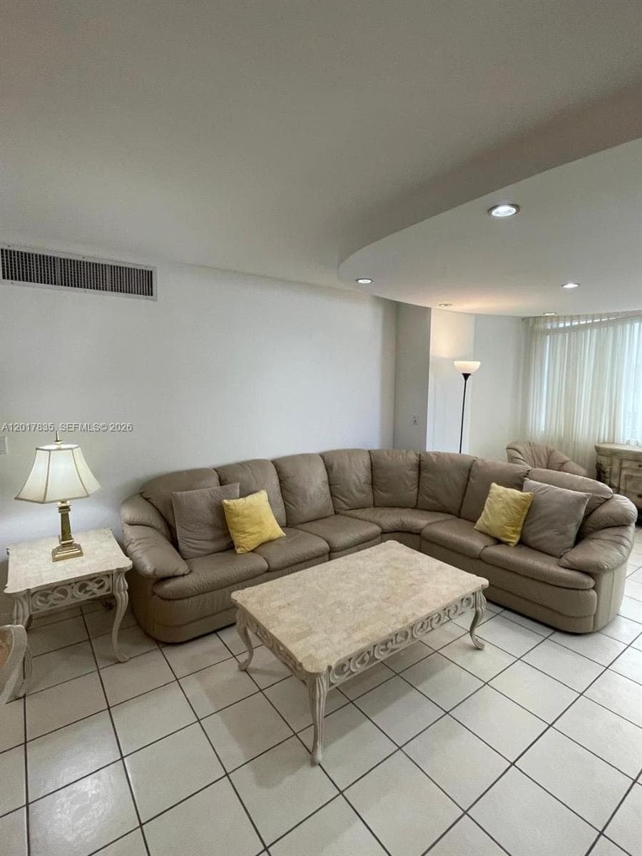 5005 Collins Ave 424 photo 4
