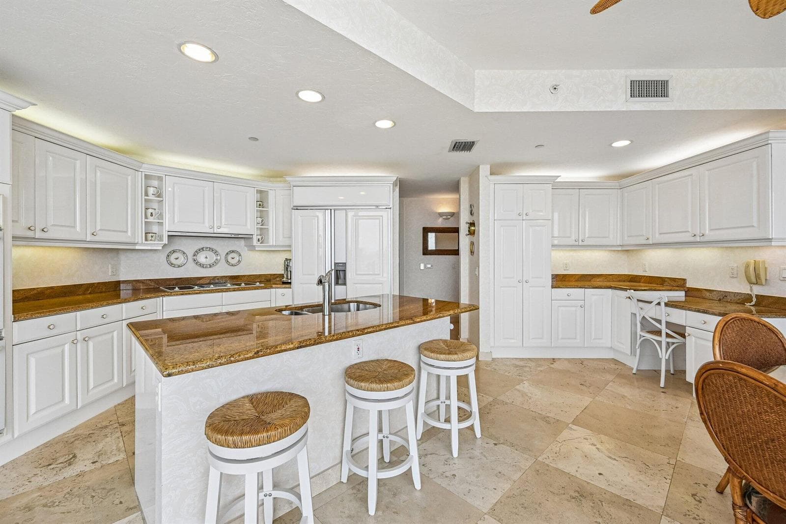 800 Ocean Drive 1105 photo 16