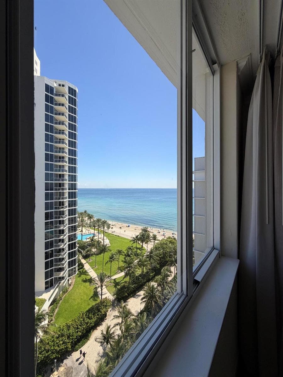 19201 Collins Avenue 1122 photo 18