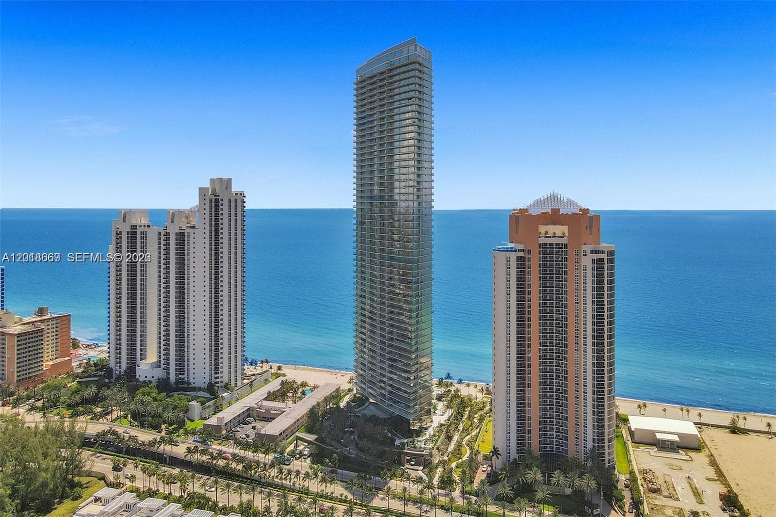 18975 Collins Ave 2204 photo 4