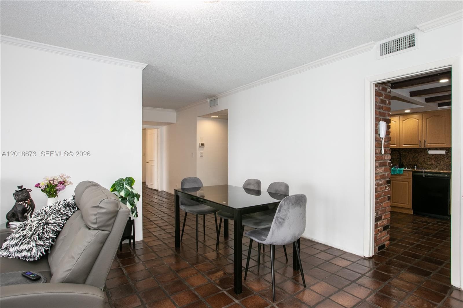 1800 NE 114th St 1207 photo 4