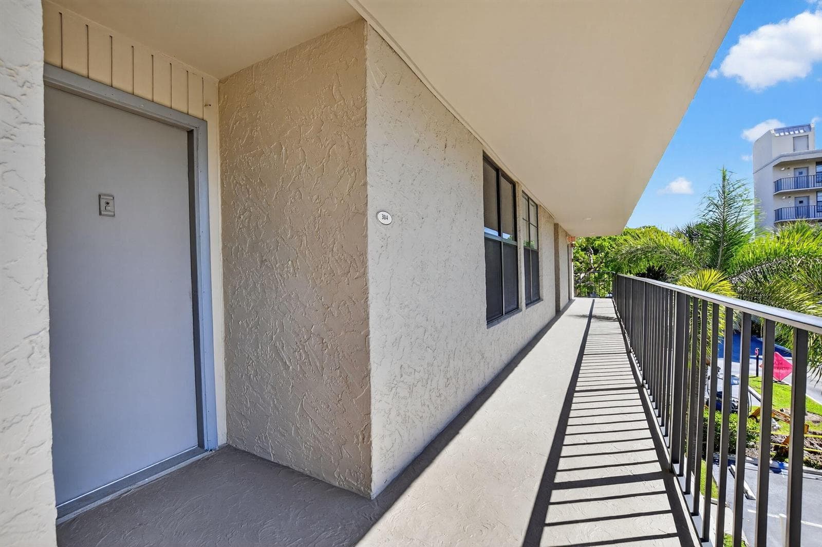 11 Royal Palm Way 3040 photo 3