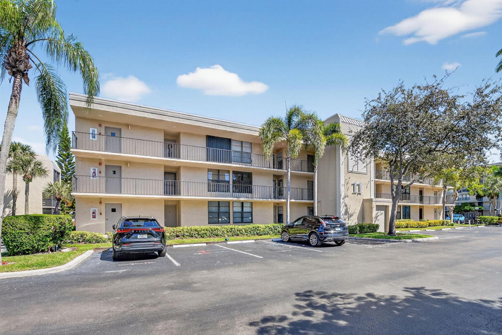 11 Royal Palm Way 3040 photo 1