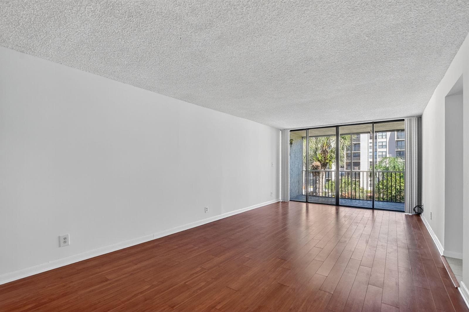 11 Royal Palm Way 3040 photo 5