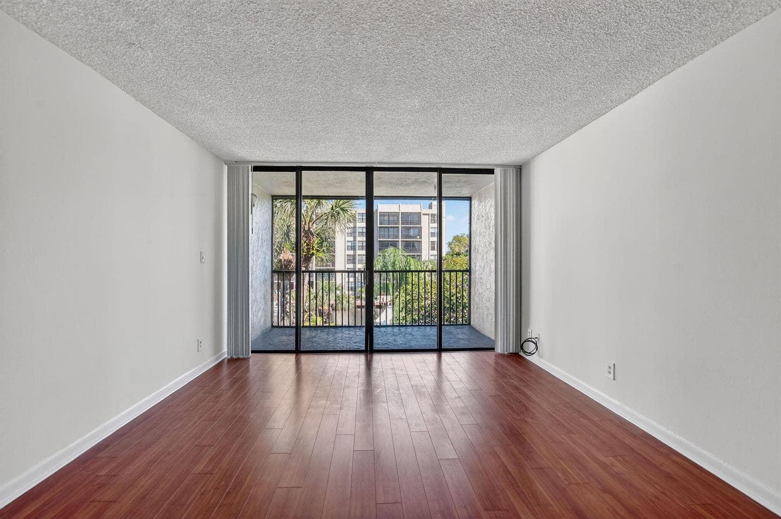 11 Royal Palm Way 3040 photo 10