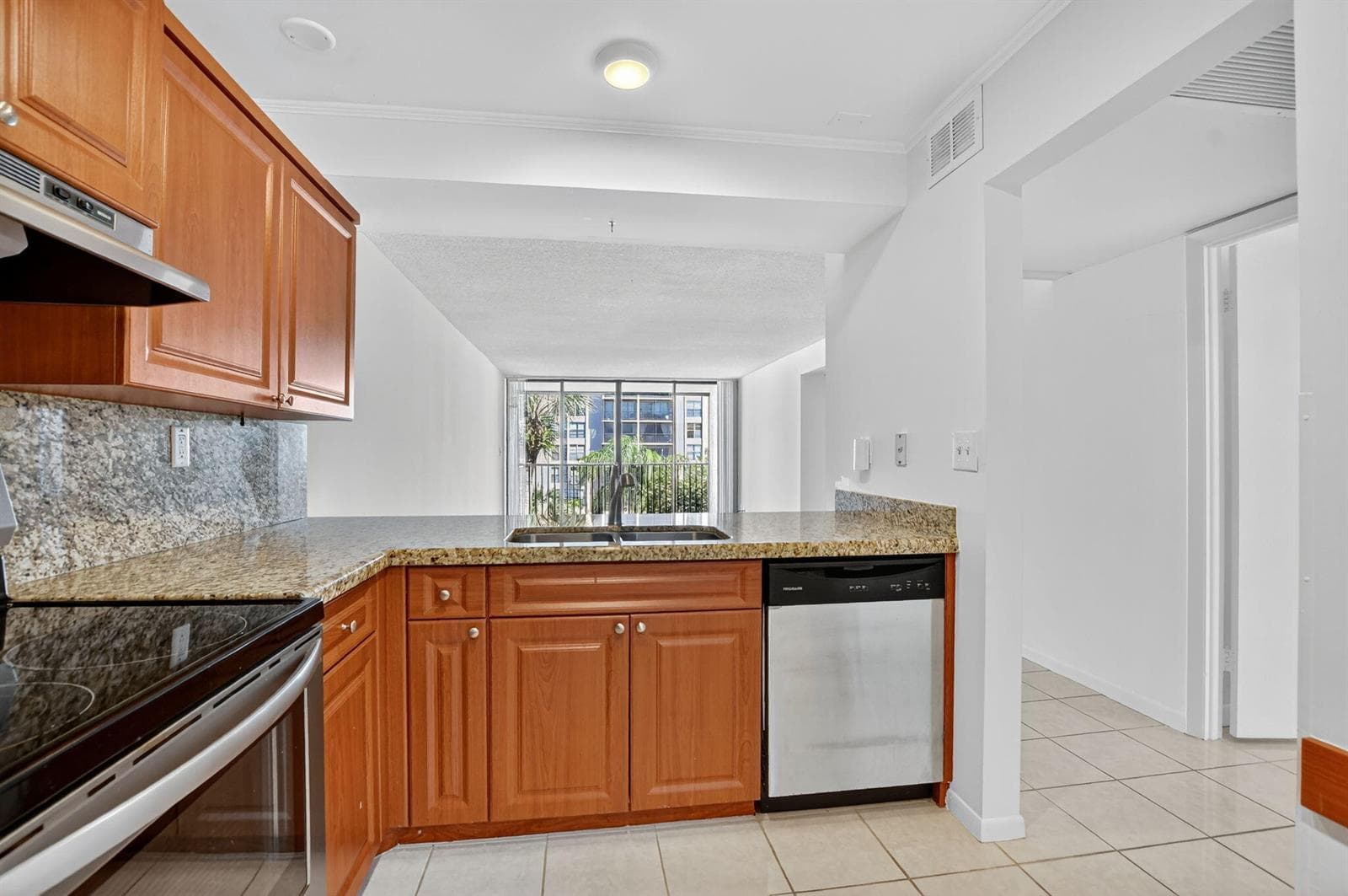 11 Royal Palm Way 3040 photo 18