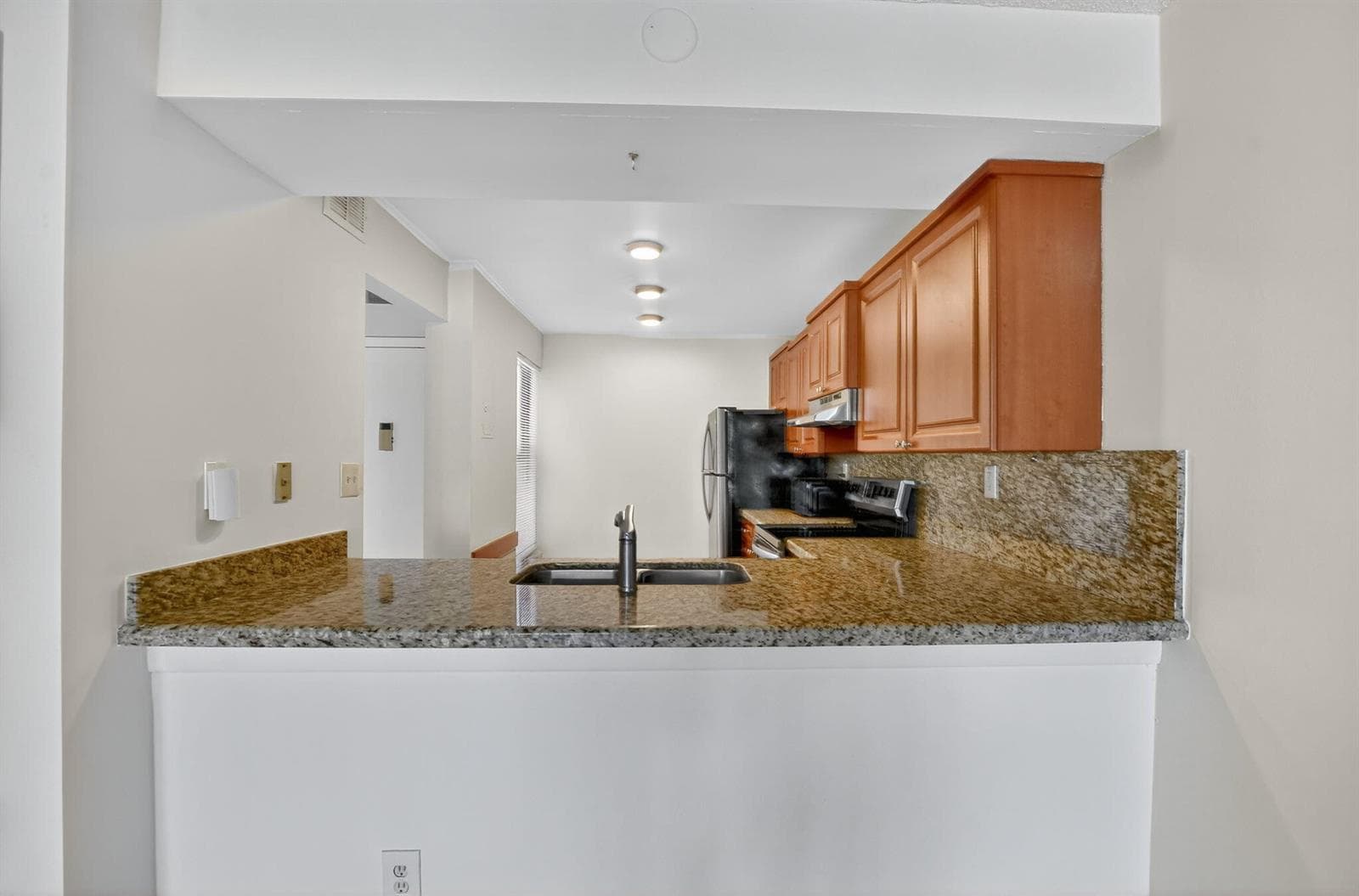 11 Royal Palm Way 3040 photo 15